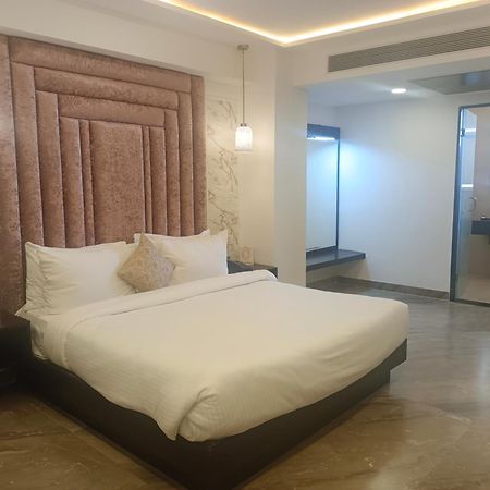 Hotel Kadamb Tree 자발푸르 외부 사진
