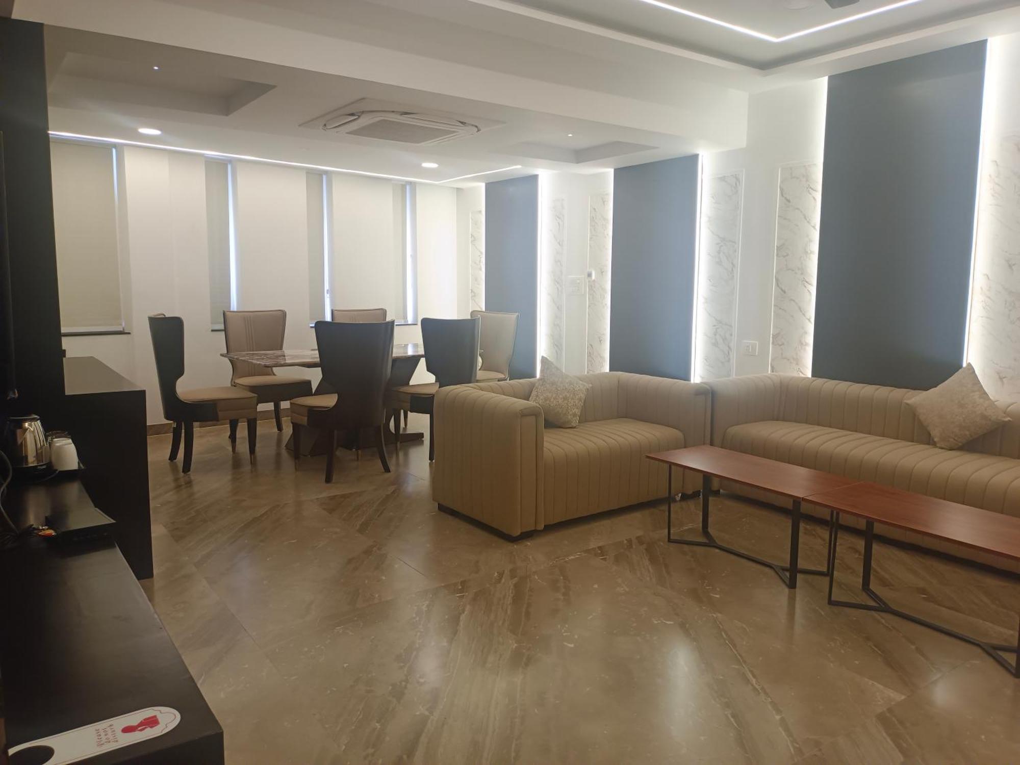 Hotel Kadamb Tree 자발푸르 외부 사진
